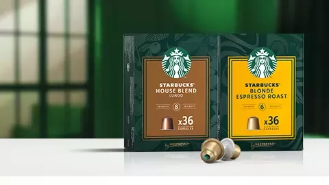 Kaffeebohnen in der Hand
